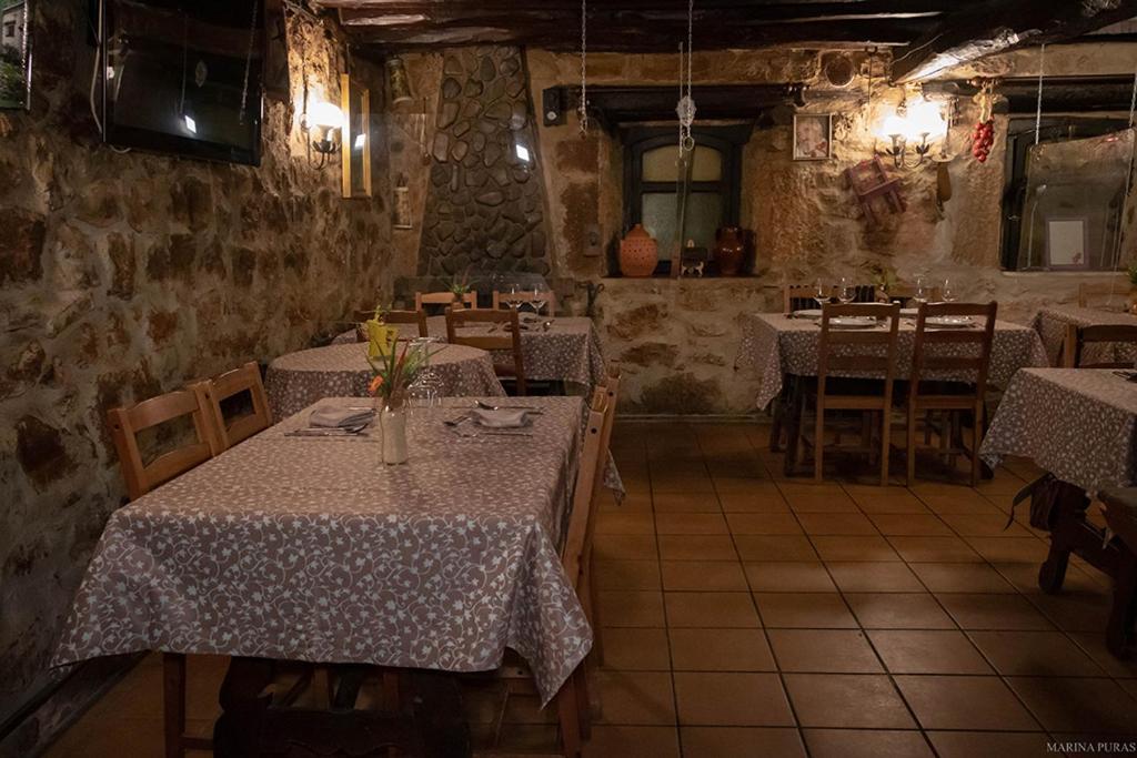 Hostal-Resturante La Moruga Hortiguela Bagian luar foto
